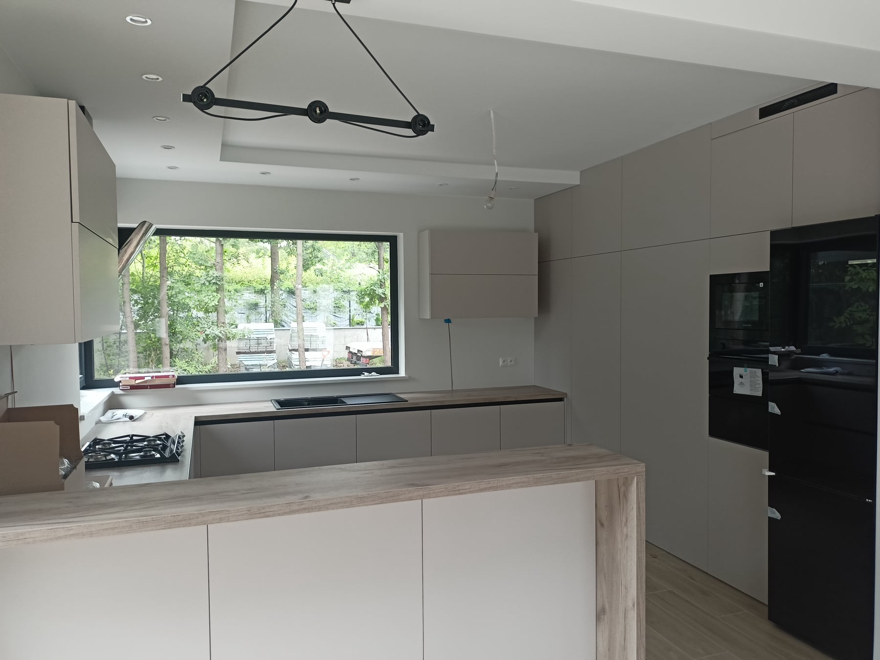 Nowoczesna kuchnia na wymiar z wyspą, wysoka zabudowa, Obarski Meble